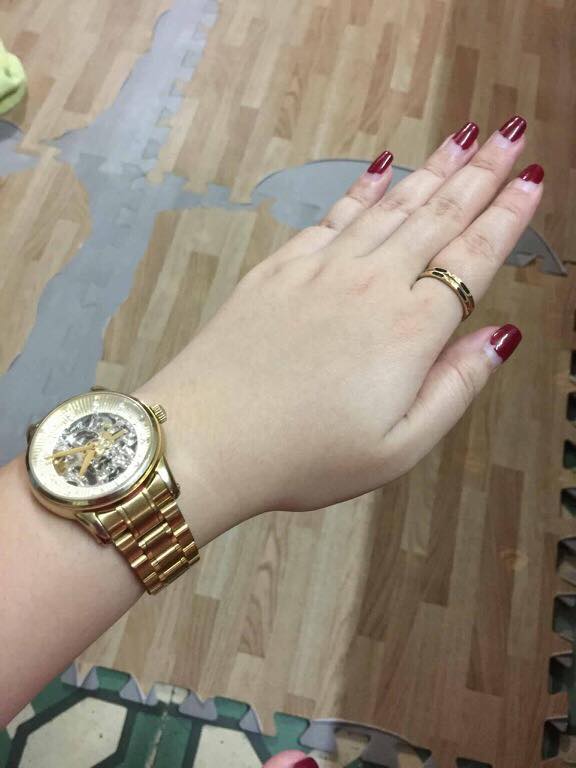 Dây đồng hồ kim loại màu vàng