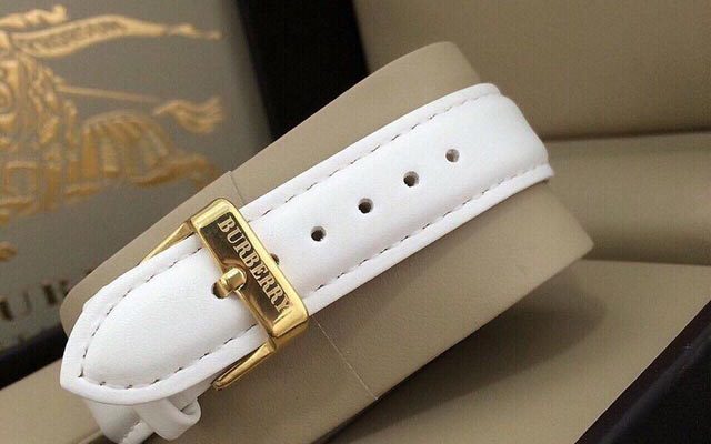 Cách vệ sinh dây da đồng hồ màu trắng