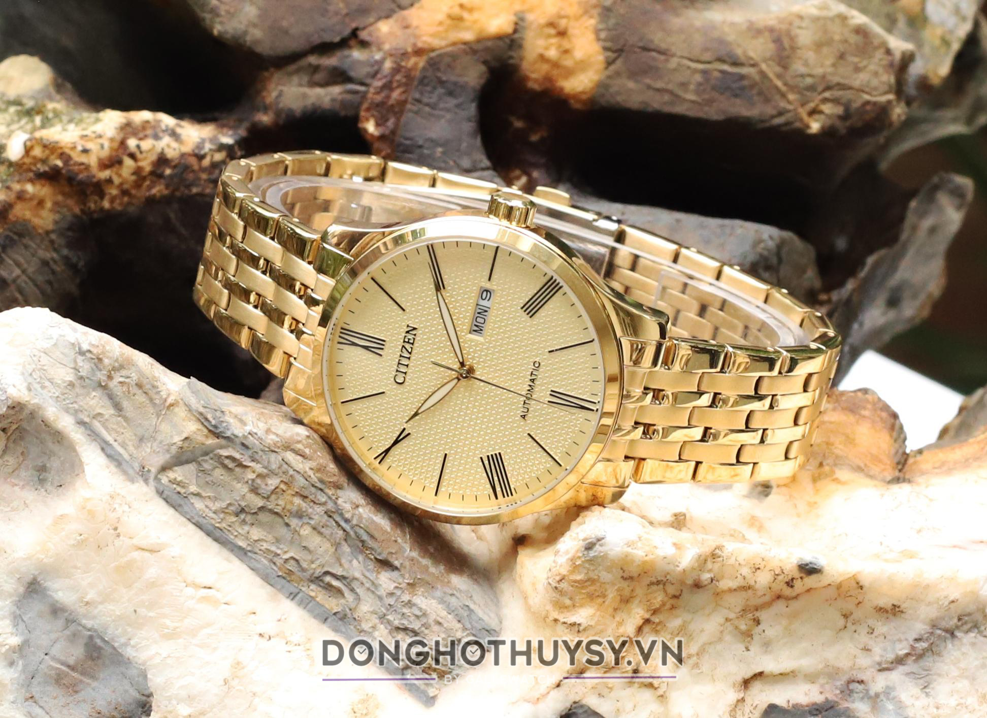 Dong ho day vang