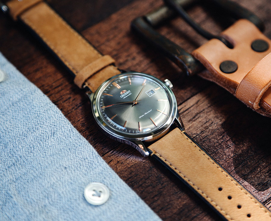 đồng hồ nam kính cong