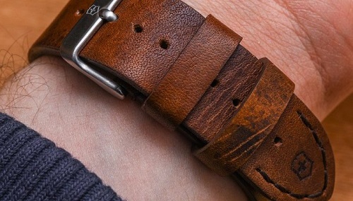 Làm dây da đồng hồ